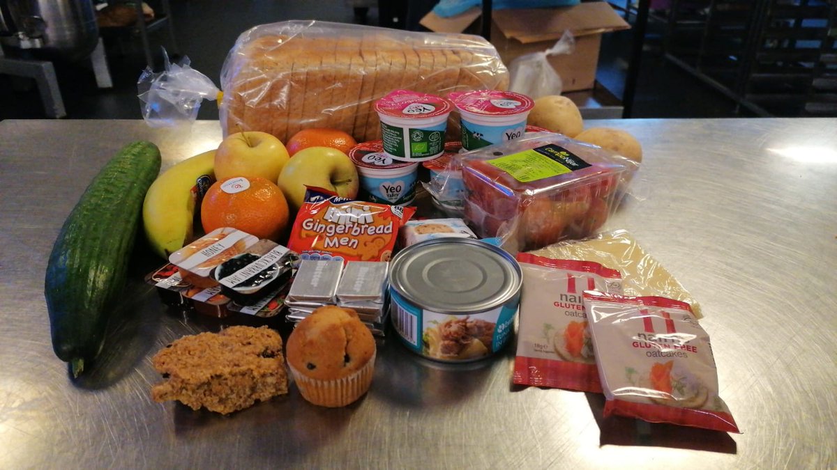 ForerunnerMeals's tweet image. More of our Hampers ready to be collected today - 5 lunches for 5 days.  Note - not Chartwells hampers.  There are good ones out there, you know!