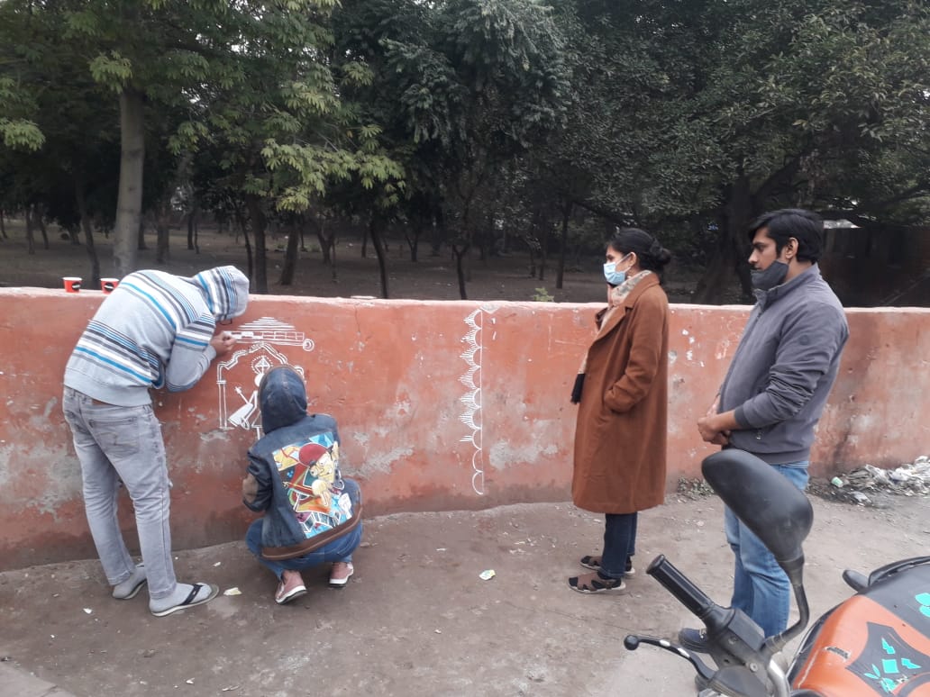 Newsaddaon's tweet photo. #बल्लभगढ़_का_सौंदर्यीकरण_एसडीएम_अपराजित���_की_अगुआई_में I

#बल्लभगढ़_SDM @Aparajita_2018 द्वारा स्वच्छता अभियान के तहत शहर वासियों के सहयोग से वाल पेटिंग कर बल्लभगढ़ का सौंदर्यीकरण का कार्य #जोरों_शोरों से किया जा रहा है I आम जनता इससे प्रेरित हो और स्वच्छता अभियान के भागीदार बने। https://t.co/WyNSB9dR3O