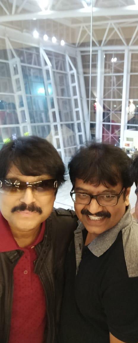 Actor_Vivek's tweet photo. யார் ஸ்டைலையும் பின் பற்றாத ஒரு இயல்பான நடிகர்! எல்லோருக்கும் இனியவர்! https://t.co/8fGw32nip9