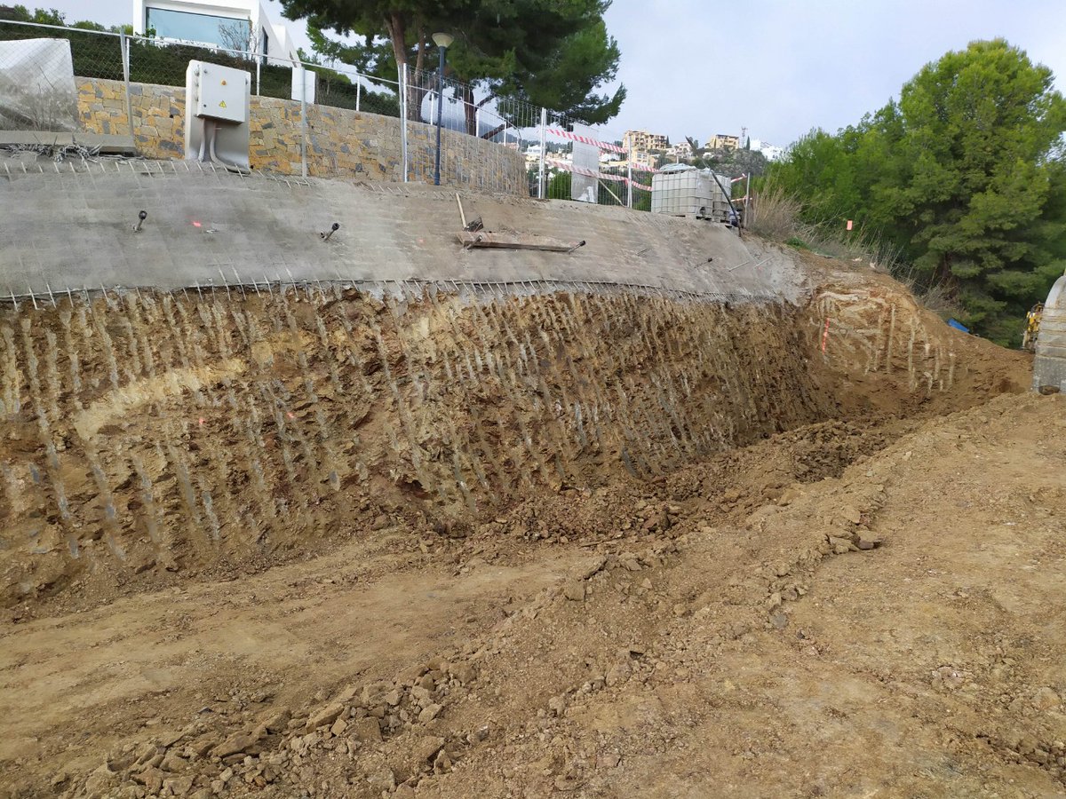 Hormitech1's tweet photo. Iniciamos las obras de una nueva villa de 491 m2 donde destacan los acabados en materiales nobles, las estancias luminosas y los amplios ventanales para crear un espacio único que fusiona la vivienda con el entorno. ¡Pronto será realidad! 

https://t.co/lHoAbtU66w https://t.co/4CWKEzmadF