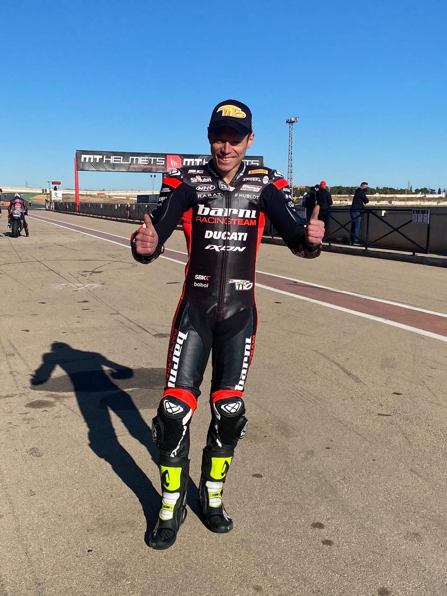 TwoWheels20's tweet photo. Tito Rabat pula berkongsi gambarnya berlatih dengan Panigale V4S di litar yang sama dengan Jorge Martin dan Iker Lecuona. Wah, betul-betul meriah persediaan mereka ni.

#TwoWheels #TWmedia #TW #MGPM 🇲🇾
#TR53 #Ducati https://t.co/TUFaGxlQXc
