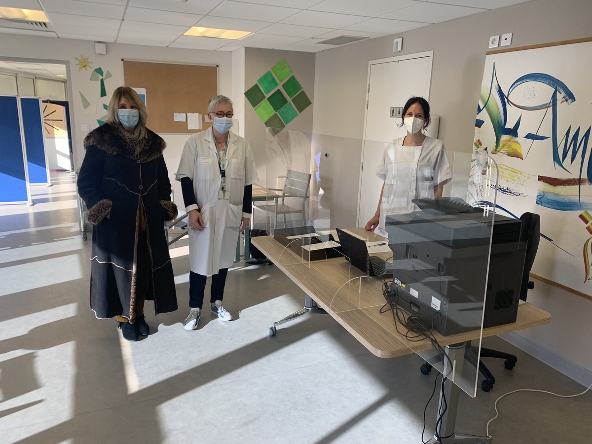 etoututpicard's tweet photo. Je visite le centre de vaccination du CH de Muret.  
L’organisation est à la hauteur des enjeux sanitaires. 
➡️60 vaccinations/jr à destination des professionnels de santé libéraux et SIAD de + de 50 ans. 
Merci à la directrice et aux équipes  médicales et soignantes. #Covid https://t.co/lOrseJt1iS