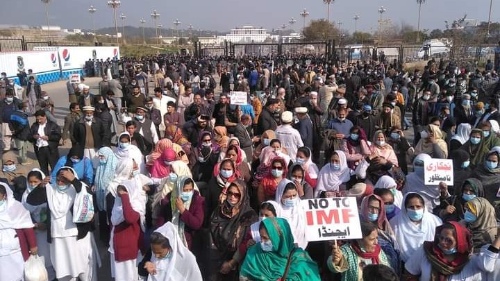 DWMOfficial's tweet photo. Doctors, Paramedics &amp; Nurses Sit-in in front of Parliament House Islamabad to record Protest against Privatization of PIMS Hospital Islamabad.
#WeRejectMTI
#SayNoToPrivatization https://t.co/wl5L4BFxpI