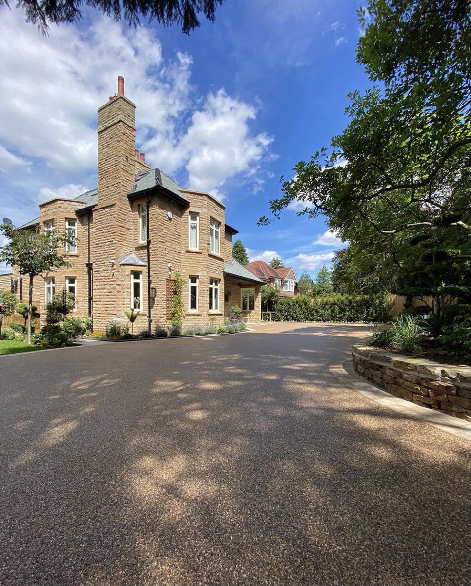 DGSServices's tweet photo. Resin Bound surfacing is water permeable which means it is SUDs compliant. It is a hard wearing and low maintenance surface using a range of natural and recycled aggregates. #resinbound #manchester #hale #cheshire #bowdon #alderleyedge https://t.co/vc2vh3pQq5