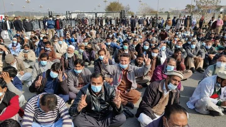 DWMOfficial's tweet photo. Doctors, Paramedics &amp; Nurses Sit-in in front of Parliament House Islamabad to record Protest against Privatization of PIMS Hospital Islamabad.
#WeRejectMTI
#SayNoToPrivatization https://t.co/wl5L4BFxpI