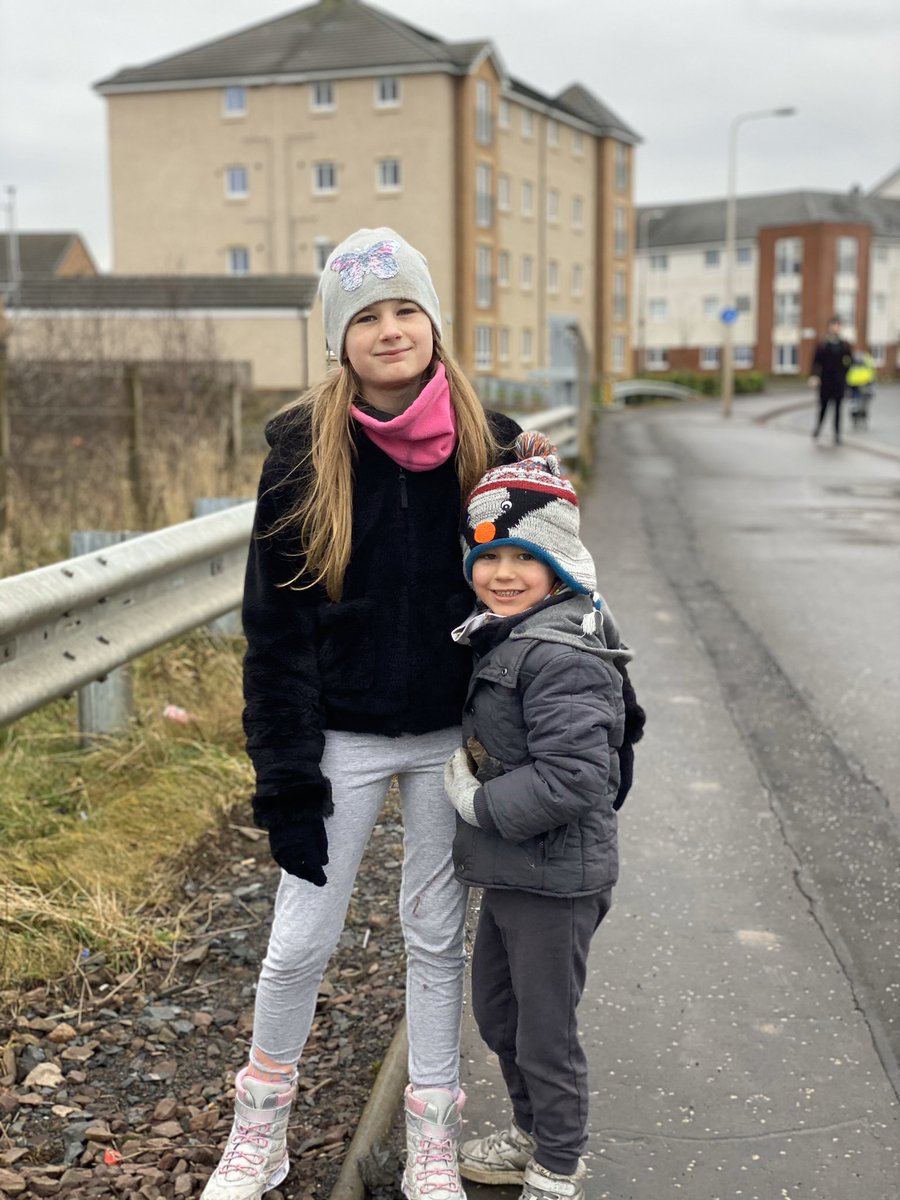 asiatyn's tweet photo. Liliana and her brother’s distance walk : Wednesday 4,5km , Thursday 2,2km, Friday 3,5 km , Saturday 3,6km Sunday 2.02km ☺️🌸 @stfrancisps @missomahonystfr https://t.co/f6f4AXBkOL