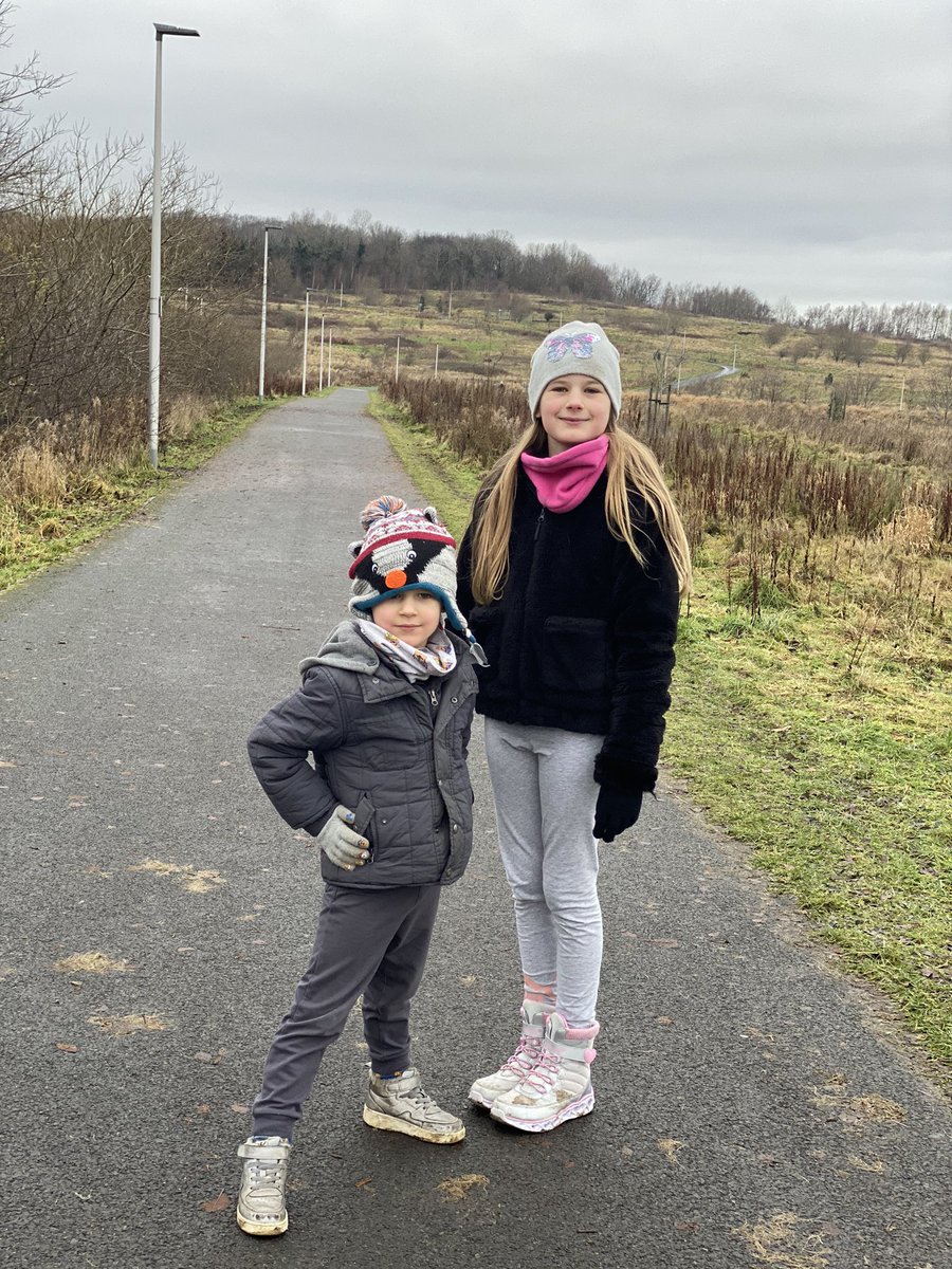 asiatyn's tweet photo. Liliana and her brother’s distance walk : Wednesday 4,5km , Thursday 2,2km, Friday 3,5 km , Saturday 3,6km Sunday 2.02km ☺️🌸 @stfrancisps @missomahonystfr https://t.co/f6f4AXBkOL