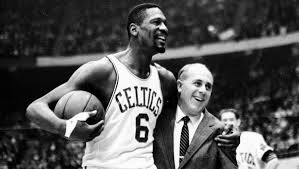 Bill Russell, lui, sera le plus emblématique de cette lutte. Débarqué en NBA en 1958, Russell, est le joueur ayant remporté le plus de titres NBA (11 en 13 ans !!). Mais Russell est également un activiste, et il va profiter de sa popularité pour se faire entendre.