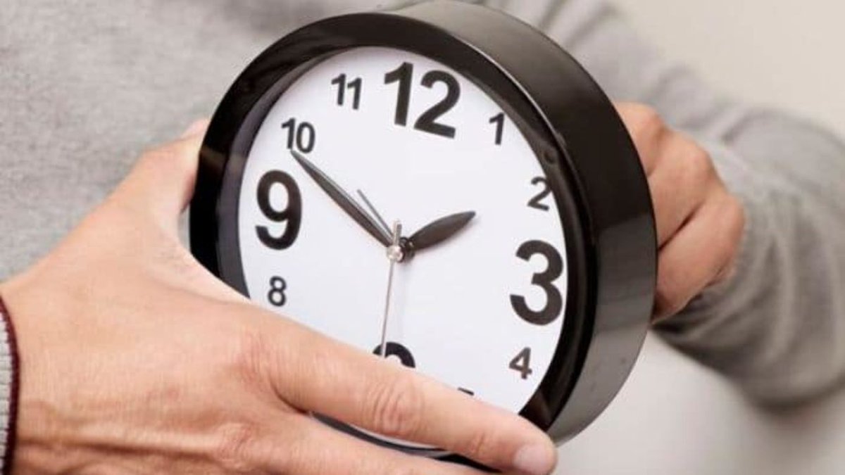 poltronaperuno's tweet photo. REGOLATE GLI OROLOGI!
Da questa settimana "Una poltrona per uno" anticipa di un'ora.

L'appuntamento con la trasmissione di Cinema di @RADIOATTIVITATS non è più alle 14 bensì ALLE ORE 13, sempre sui 97.5 - 97.9 FM per Trieste e provincia oppure su https://t.co/Px0eQmrcsO. https://t.co/CorDuUntqh