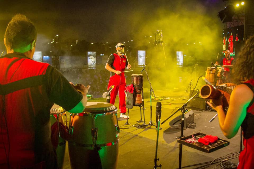 CulturaNacionAR's tweet photo. 💥 @labombadetiempo  y @SoyAcus nos hicieron vibrar en los Atardeceres en @TecnopolisArg ☀️ 

🙏🏼¡Gracias a los y las artistas que lo dejaron todo en el escenario!🌈

#ArgentinaUnida
#ReconstrucciónArgentina
#ReencuentrosCuidados https://t.co/HclAKjXURD
