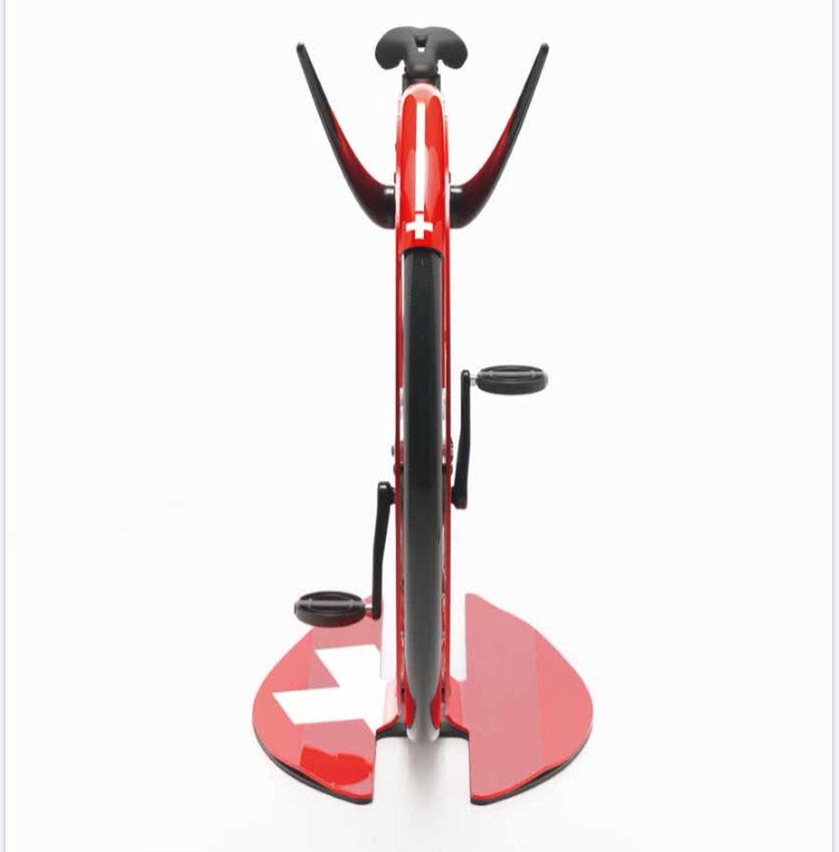 Ciclotte's tweet image. “Ciclotte Swiss Line Limited Ed.” We are glad to share the first images of the limited edition of our #CiclotteBike in steel and carbon fibre, studied with our parter in Ticino #ArtPersonalTrainer . 
#homegymdesign 
#LuxuryDesignHomesInteriors #ModernExerciseBike #PrivateHomeGym