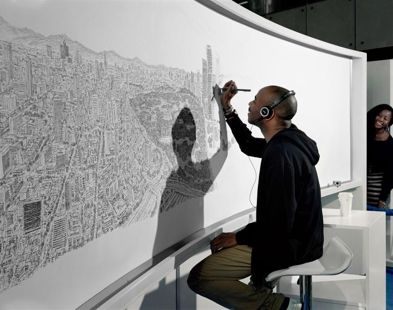 SavoirDuMonde's tweet photo. Stephen Wiltshire, un artiste autiste, est capable de dessiner une ville entière grâce à sa mémoire https://t.co/fbw5Qrh4qb