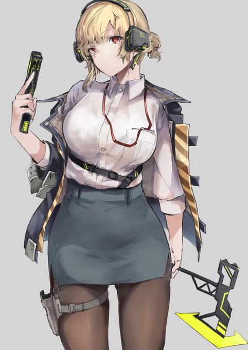 でっっかい武装お姉さん 