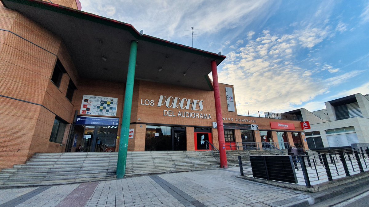 Ven a Los Porches del Audiorama y encontrarás:

➡️ Platos increíbles 🍱
➡️ Ocio y planes 🔝
➡️ Rosas espectaculares 🌹
➡️ Cocina para todos los gustos 🧑‍🍳
➡️ Históricas guerras de laser 😃
➡️ Ejercicio para ponerte en forma 💪
➡️ Siempre el mejor servicio 😍

#QuedamosenLosPorches