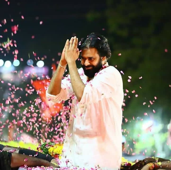 Compilation of janasenani pics **Thread** ------>>>>> (Offline pics) @PawanKalyan 