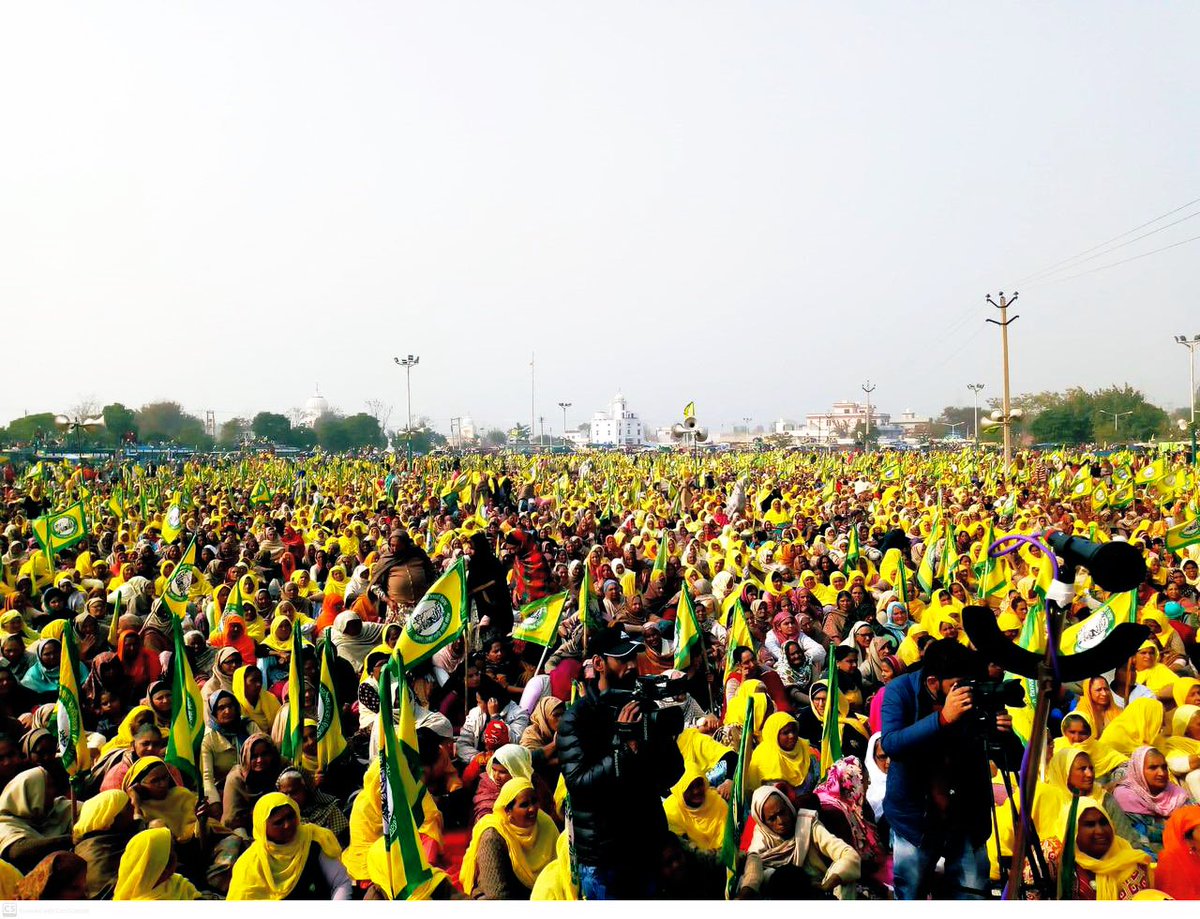 Salute to all women farmers standing their head held high with pride .. 🙏#farmersrprotest #26JanDelhiTractorParade #KisanoKiMaanoDushyant #WomenFarmersAgainstFarmlaws