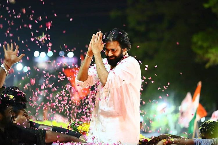 Compilation of janasenani pics **Thread** ------>>>>> (Offline pics) @PawanKalyan 