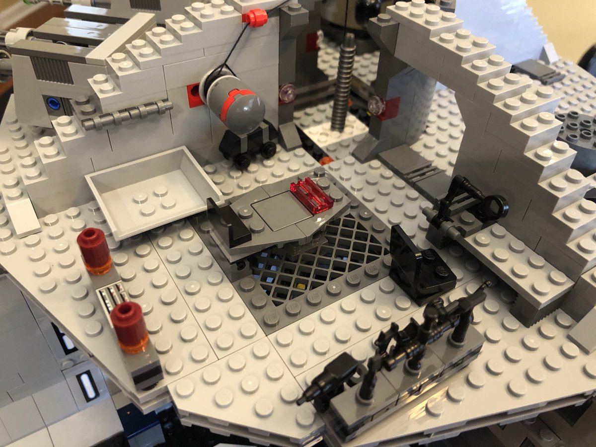 The elevator control room is also the droid shop. This little segment becomes a tool holder, the desk has a magnifying glass, there’s a parts bin by the elevator control, and a workbench in the middle.  #LEGO  