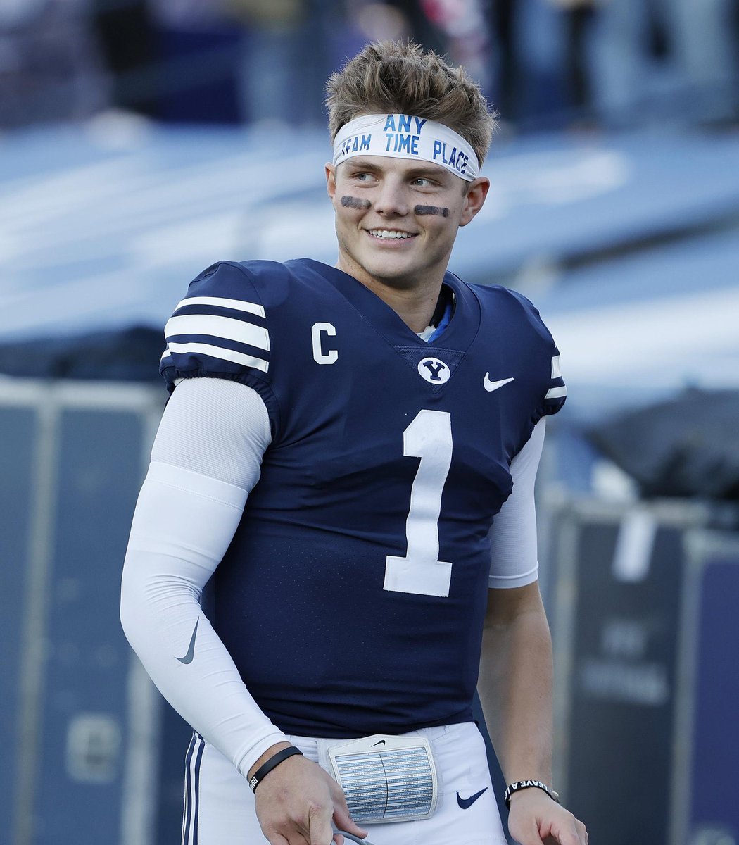 PFF_College's tweet image. Which QB are you drafting first?

🔁 Zach Wilson, BYU
❤️ Justin Fields, Ohio State