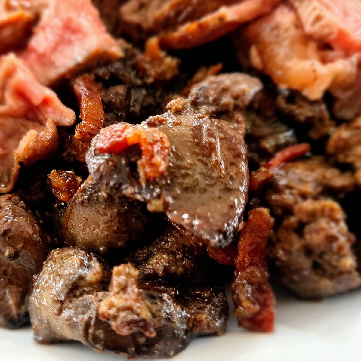 January self experiment  #carnivore  #Organuary day 18Gorgeous lunch!  Surf & turf directionChicken livers & small amount of stilton, steak, eggs, sea bass, sea salt #intermittentfasting  #lowcarb