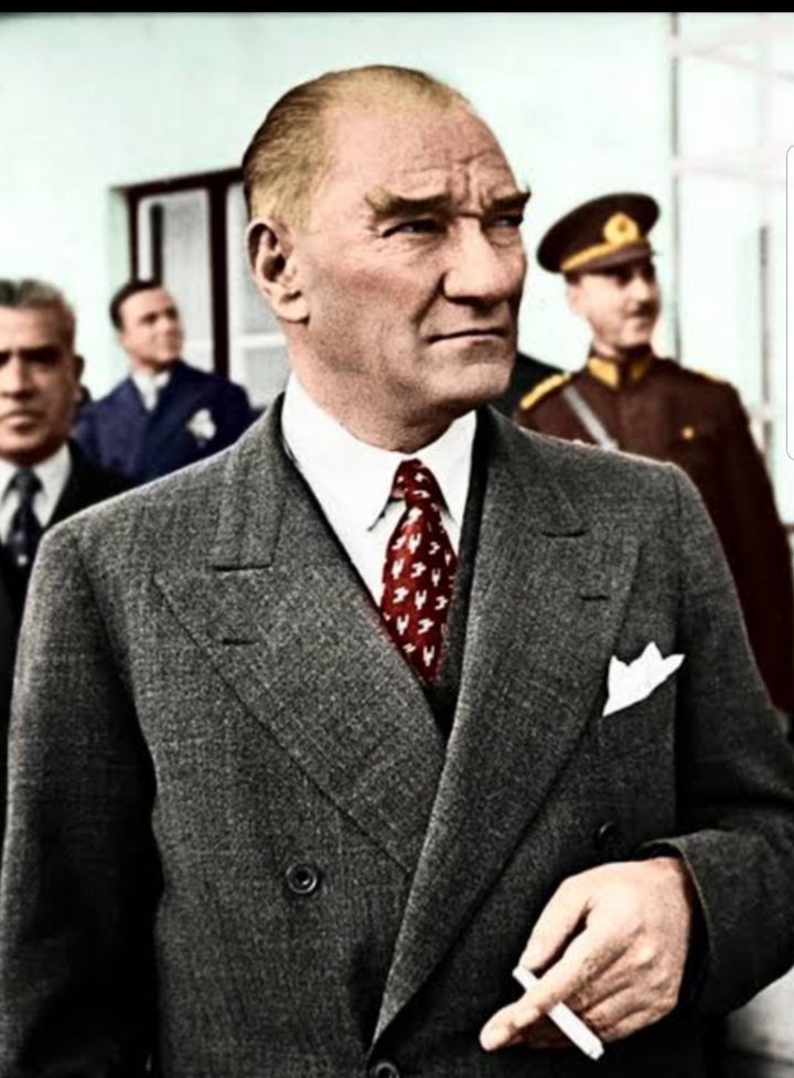 _Momos___'s tweet image. Ata'm seni öyle çok özlüyorum ki..
Son 18 yılda söylediklerini çok acı şekillerde tecrübe ettik..Gençliğe hitabede bahsettiklerin bizlere vurdular Ata'm. Yıldırmaya calistilar.Ama biz yılmadık. Bu cumhuriyet bizlerin omuzlarında yukselecek ve ilelebet payidar kalacak!!!