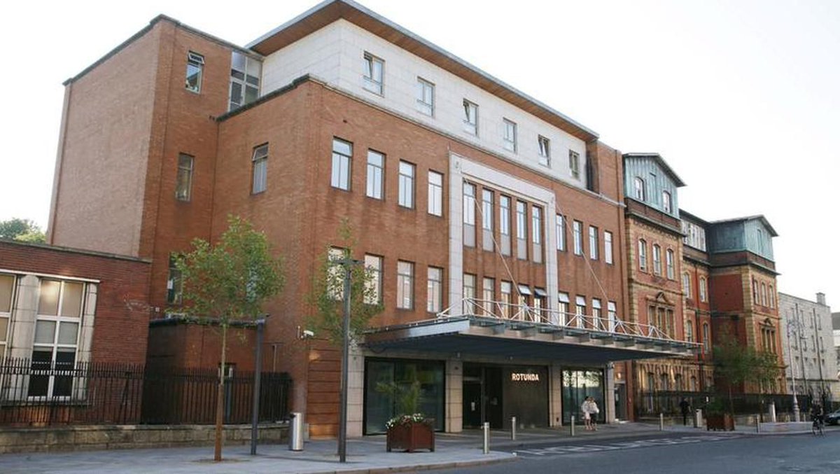 Independent_ie's tweet photo. Second maternity hospital gave Covid-19 vaccine to family members of staff https://t.co/az5Xuf4oH6 https://t.co/JiJVtCeT37