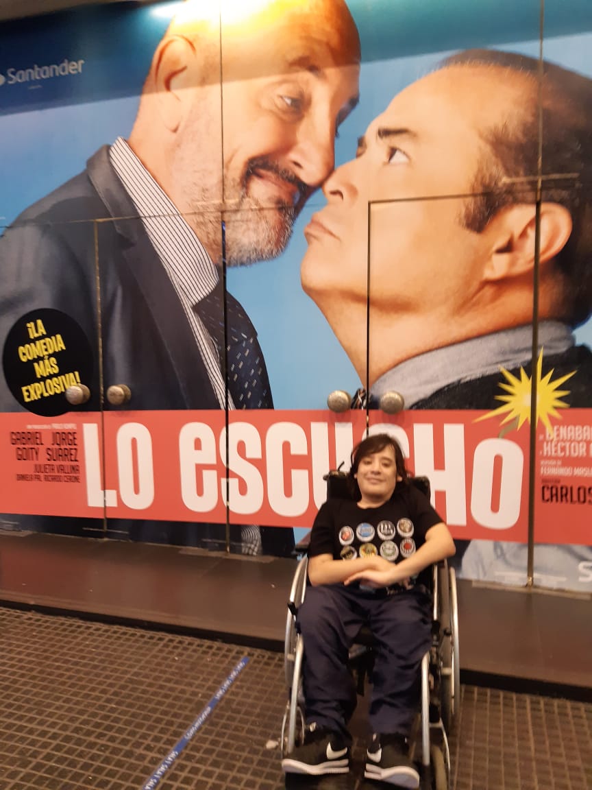 <a href="/jorgesuaritos/">jorge Suárez</a> @CeroneKiko <a href="/BettyVillar1/">Betty Villar</a> hola amigos soy Facundo y anoche pase por el @TeatroMetSura donde hacen #LoEscucho junto a #ElPumaGoity #julietaVallina y #DanielaPal dirigidos por #CarlosOlivieri (pronto ire a verlos a la obra) saludos desde Mercedes bs as.