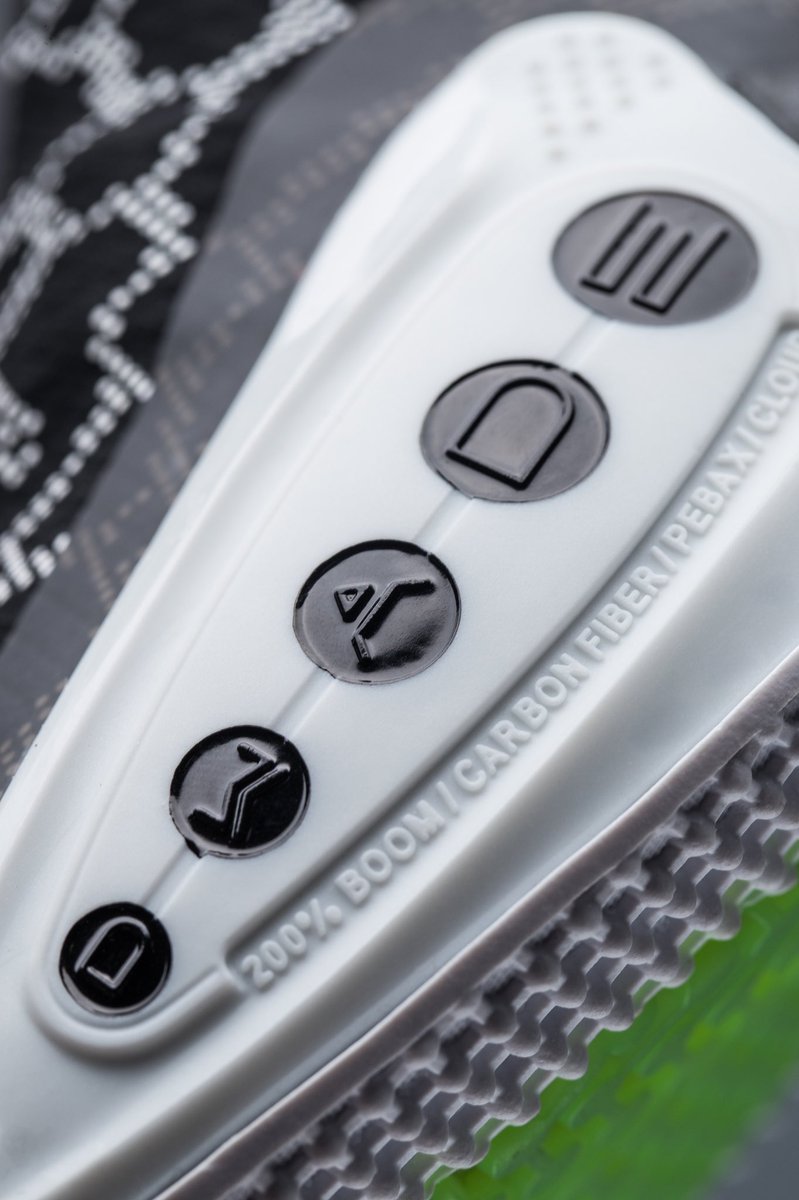 WayofWade's tweet image. Introducing the Way of Wade 9 Infinity.

A futuristic approach to basketball footwear, challenging design and technology. The molecular motif seen throughout the shoe is representative of starting from scratch, seeing infinite possibility in the future.

#WOW9 #MakeYourOwnWay