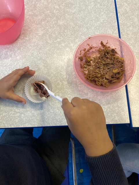 OldFordPrimary's tweet photo. Cornflake cakes incoming! If you have picked up a free box of cornflakes from @OldFordPrimary today then you could make these delicious treats with your child.
#cornflakecakes #learningmadefun https://t.co/fJ2Y1gfjce