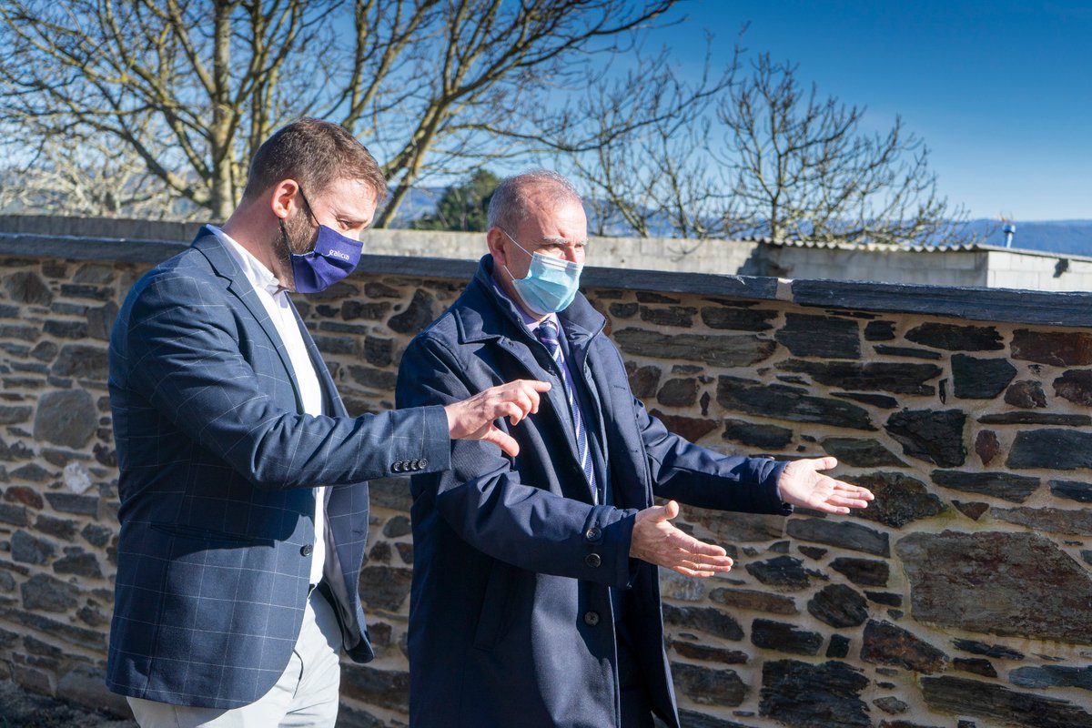 ConcelloMino's tweet photo. 🔹O alcalde do @ConcelloMino, @Mvfaraldo, visitou xunto ao delegado territorial da @Xunta, @gonzalotrenor, o corredor peonil de #Viadeiro, unha actuación moi demandada polo Concello que une os núcleos de Outeiro e Viadeiro e dá servizo aos peregrinos do Camiño Inglés. https://t.co/mVGTAEvgr4