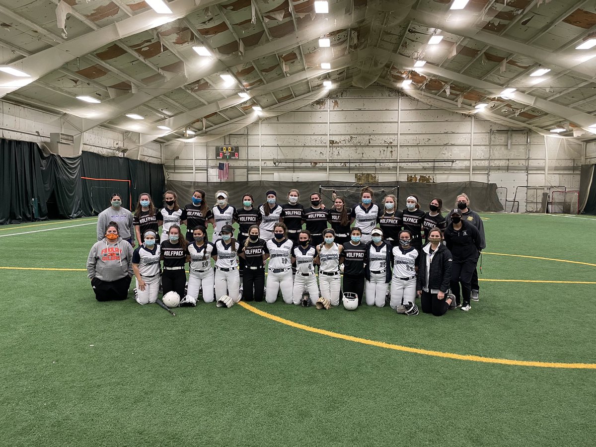 CaleighPeterso7's tweet photo. Thank you for helping with practice, I appreciate you taking the time out of your day. @06Wolfpack @CoachLeedy @UFOilerSoftball @WalshUSoftball @HCSBCHARGERS @AshlandUSball @mountunion https://t.co/jl6LyBgIkW