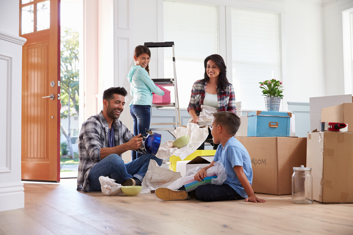 OpenHouseEA's tweet image. Top tips for a stress-free move! 

⏰Plan, Plan, Plan! START NOW!
🚛 Choose a removal company
📦Start packing early
🖍Label your boxes
🚪Check your furniture will fit through doors
🔌Keep wires organised
☕️Pack an 'essentials' box
🛏Make your bed asap
#MoveHouse #EstateAgents