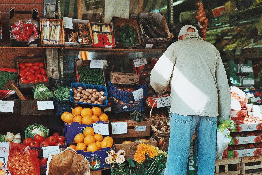 IndpndtLiv's tweet photo. An apple a day... the story of the 50 year strong fruit and veg shop on Allerton Road.

https://t.co/HYJ9g3d1qr https://t.co/owairRtfZQ