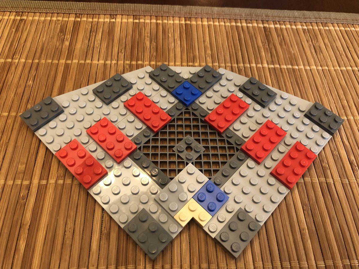 The last quadrant gets a mesh plate in the center. After putting some decoration on top, insert the gear’s drive shaft and flip it over to start building a gantry.  #LEGO  