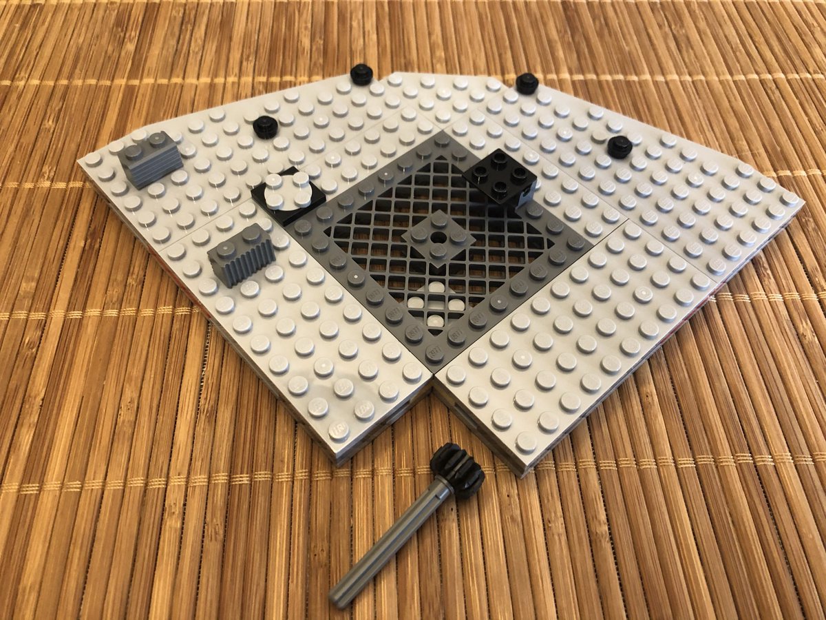 The last quadrant gets a mesh plate in the center. After putting some decoration on top, insert the gear’s drive shaft and flip it over to start building a gantry.  #LEGO  