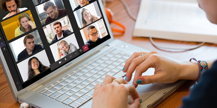 De <a href="/HvA/">Hogeschool van Amsterdam (HvA)</a> is gestart met de pilot Onlinebrary. Dit is een online omgeving in Teams waar studenten gezamenlijk, of zelfs onder begeleiding van een host, kunnen studeren. De Onlinebrary is 24/7 open. Aanmelden kan via s.m.wagenmans@hva.nl!