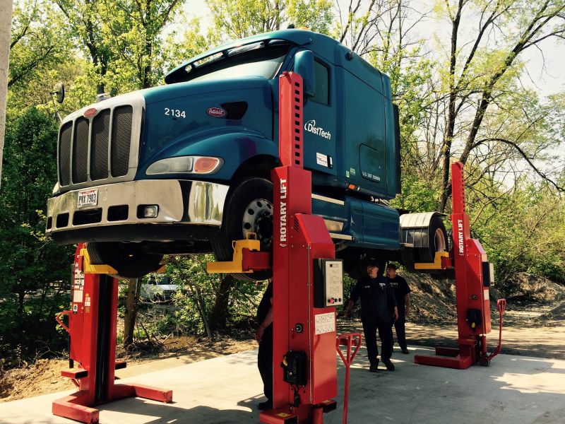 rotaryshopequip's tweet photo. Put our heavy duty mobile column lifts to work wherever you need them. These lifts come in sets of two, four, six, or eight columns to accommodate even the heaviest trucks and buses. #rotarylift #heavydutyfleet #mobilecolumns https://t.co/Zv4cqE1fWO