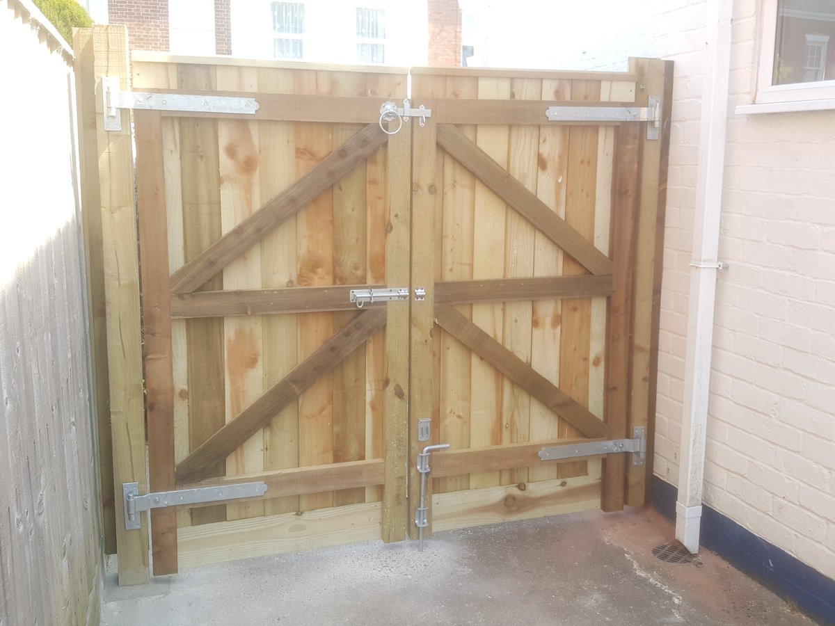 mkpsdevon's tweet image. For all your Garden Fencing in the Exeter and East Devon area give us a call to discuss.
We also install garden gates (standard sizes and bespoke made to measure ) along with beautiful wood decking. #exeter #fencing #decking