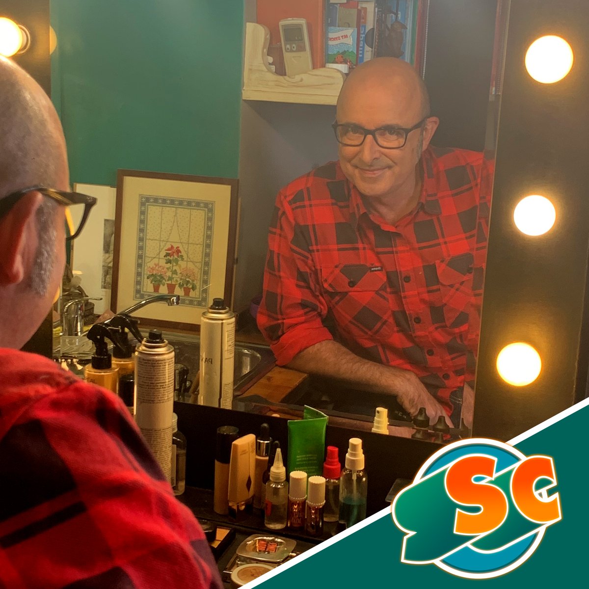 lasupercol's tweet photo. 🗣️ @RafelVives :"De petit era molt trasto, trencava totes les joguines. I com no me'n volien comprar de noves vaig haver d'aprendre a arreglar-les per tornar-hi a jugar." #SuperColTV3

📲 https://t.co/zjFcNhW4hH https://t.co/NLfnZvQspL