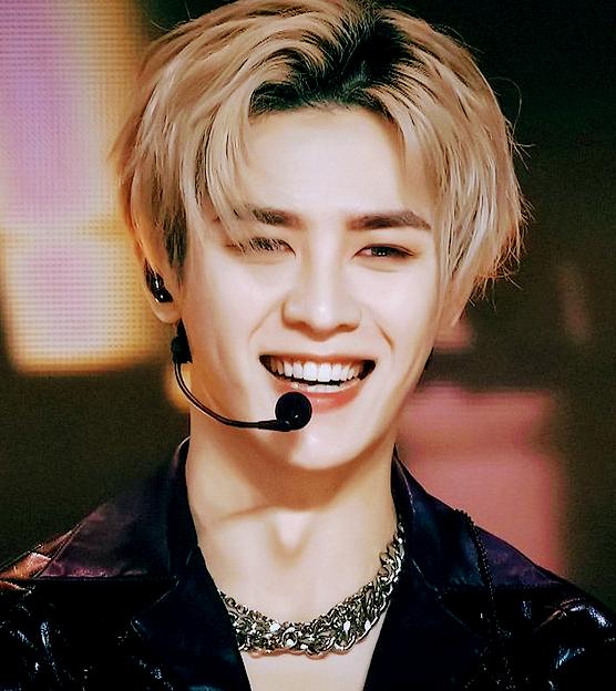 ch4nglee's tweet photo. Recebi essa foto pela manhã, como uma prece de bom dia. Quero esse sorriso permanente, e vida justa para os demais.
#WAYV
#SMPROTECTWAYV
#ProtectWayV #LABELVPROTECTWAYV
@SMTOWNGLOBAL
@WayV_official https://t.co/2Yq1DyiDIM