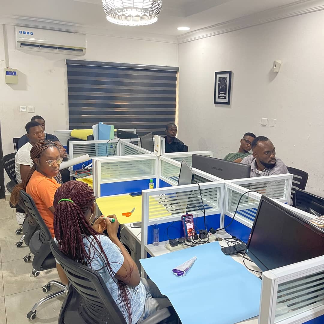 cyberticks_'s tweet photo. It's a new week and we are excited to be back at work!

#webdesigner #coding #cyberticks #workspace #team #programming #monday https://t.co/48l86PS0ht