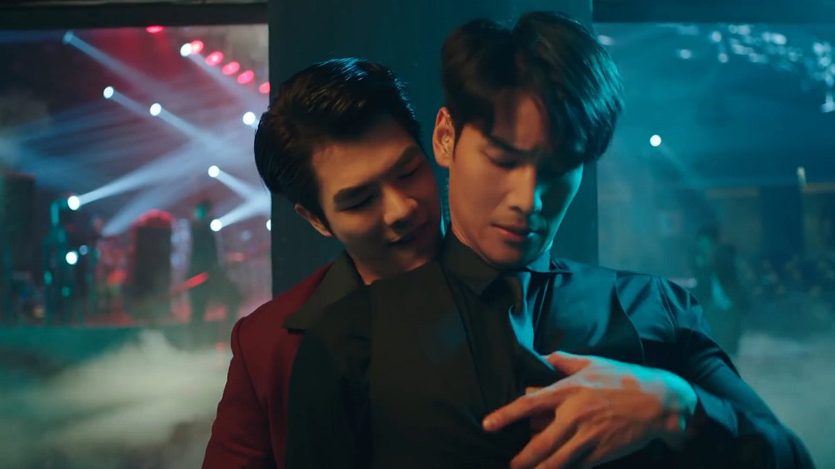 mohmaya01's tweet photo. And the award for " Worst possible time to get horny at " goes to.... 😏😏😏😏
@milephakphum 
@Nnattawin1
#Kinnporschetheseries https://t.co/oO9teAxoSx