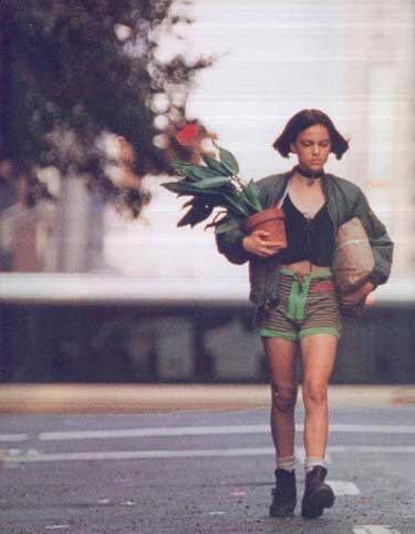 nocontextreplik's tweet photo. "İnce düşünen incinir Mathilda bu hep böyledir." 
 
🎬 Leon https://t.co/zGe0MfLdAv