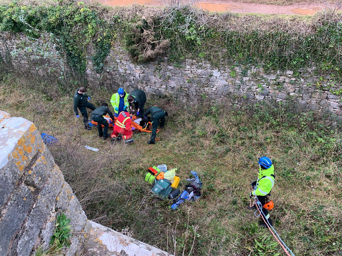 TorbayCRT's tweet photo. Multi agency working yesterday between @BerryHeadCRT @SWASFTHART @swasFT @daatcl @DevonAirAmb Casualty had fallen whilst walking at South Fort, Berry Head. Wish for a speedy recovery. https://t.co/c0veZu42yn