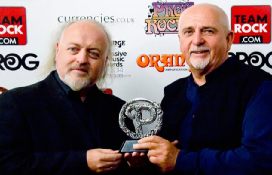 brownsauceuk's tweet photo. Not our usual type of tattle BUT:

BILL BAILEY set to play PETER GABRIEL in the biopic "Sledgehammer"

Accidently logged on to a Zoom call (WTF still uses Zoom) with 2 execs who openly chatted about it; i use the handle billbailey101, and they said "congrats bill u got the part" https://t.co/7WVa0BdxRW