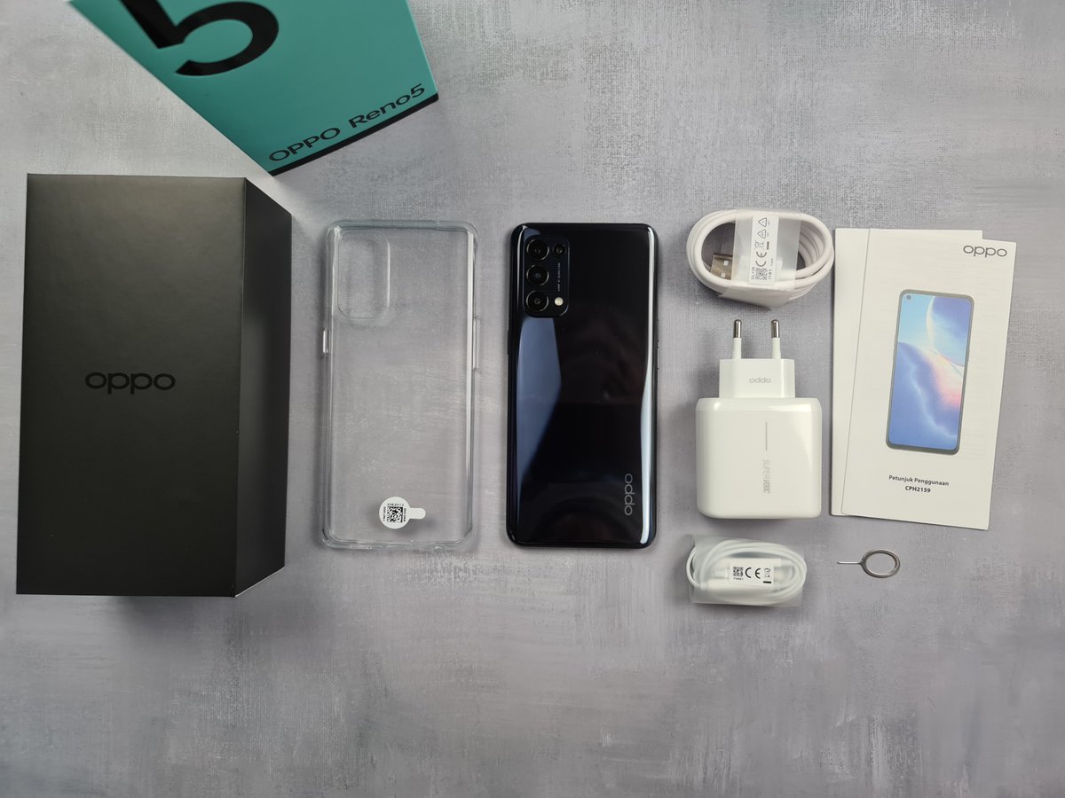 Ini kelengkapan yg dibawa  #OPPOReno5 di dalam box-nya, masih komplitSilicone CaseUnit Reno5Kabel data khusus USB-CSuper VOOC charger AdapterEarphone dgn jack 3.5mmManual dan GaransiEjector PIN