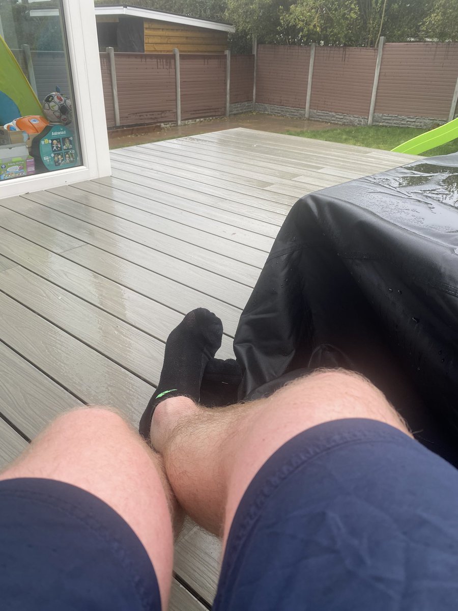 RobOfTheGreen's tweet photo. Post run chill. Dogs are barking. Day 18 #5kmaday β
#RunJan #softday #MondayMotivation #Dogsarebarking #onedayatatime ππββοΈπ·π·π·π https://t.co/2PlG3WB15V