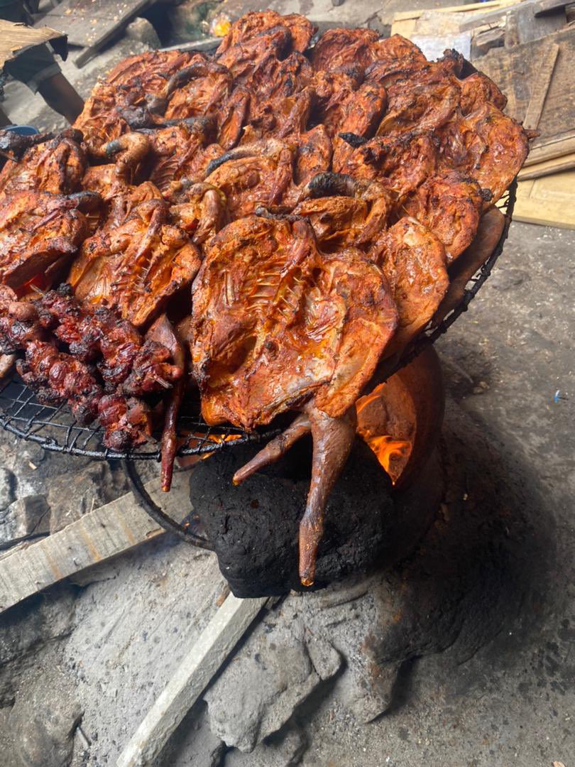 _MummyMo's tweet photo. Quote this tweet and if you get 0 likes and retweets by 6pm, you get a full spiced and roasted guinea fowl from us 😊 https://t.co/GClJ4oOpqB
