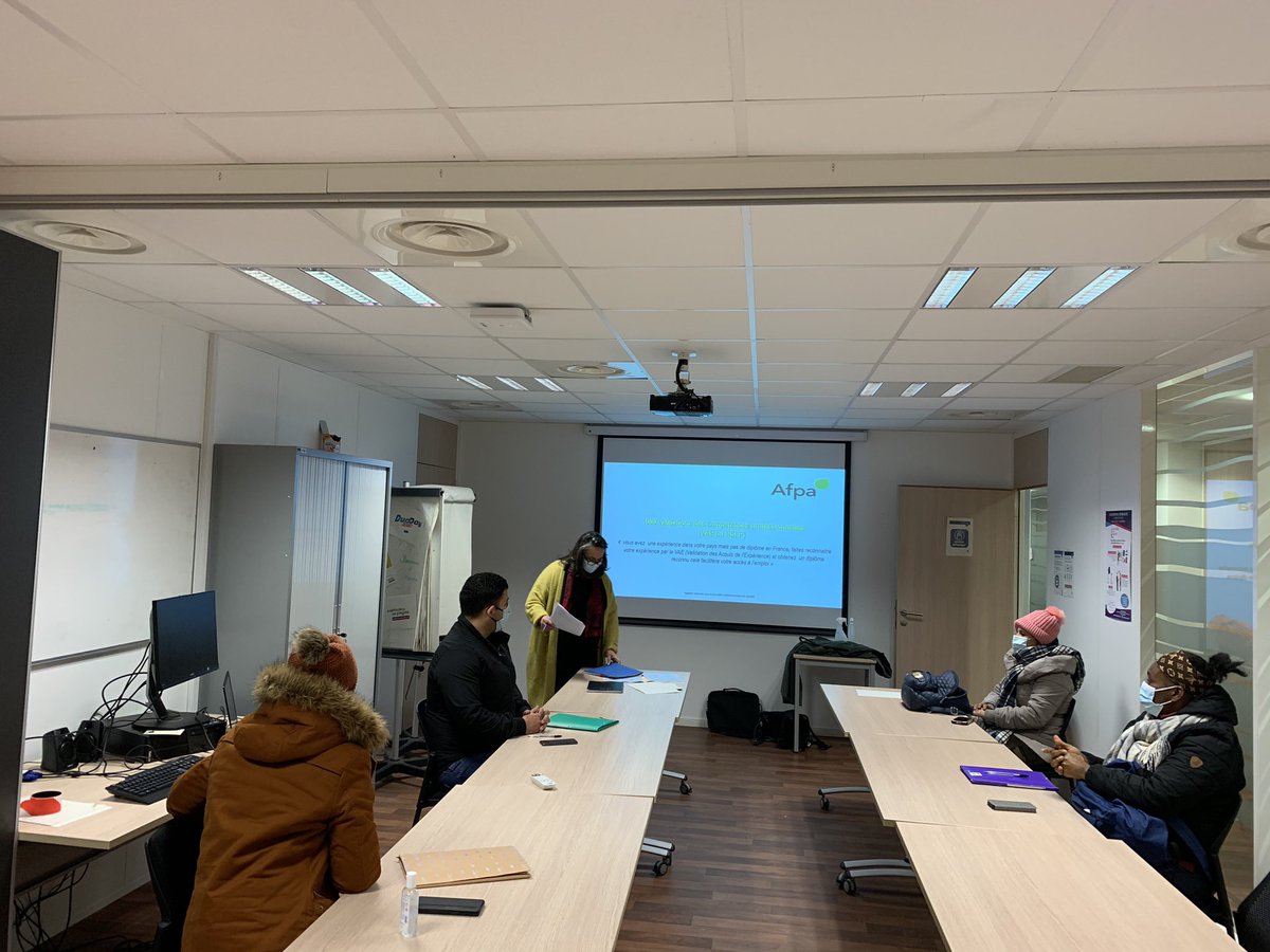 Plusieurs réunions à @poleemploi Haubourdin ce jour en partenariat avec <a href="/Afpa_Formation/">Afpa</a> concernant la VAE des primo-arrivants. 15 personnes reçues ce jour pour débuter des parcours de validation de compétences obtenues à l’étranger <a href="/RIFFARDCAROLINE/">RIFFARD CAROLINE</a> <a href="/benoitpetit29/">Benoit Petit</a> <a href="/emmanuel_tiba/">Emmanuel Tiba</a>