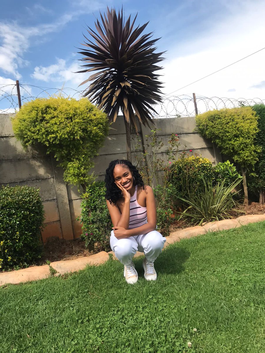 nomnom_za's tweet image. I'm not much of a Twitter person, but happy birthday to myself♥😊